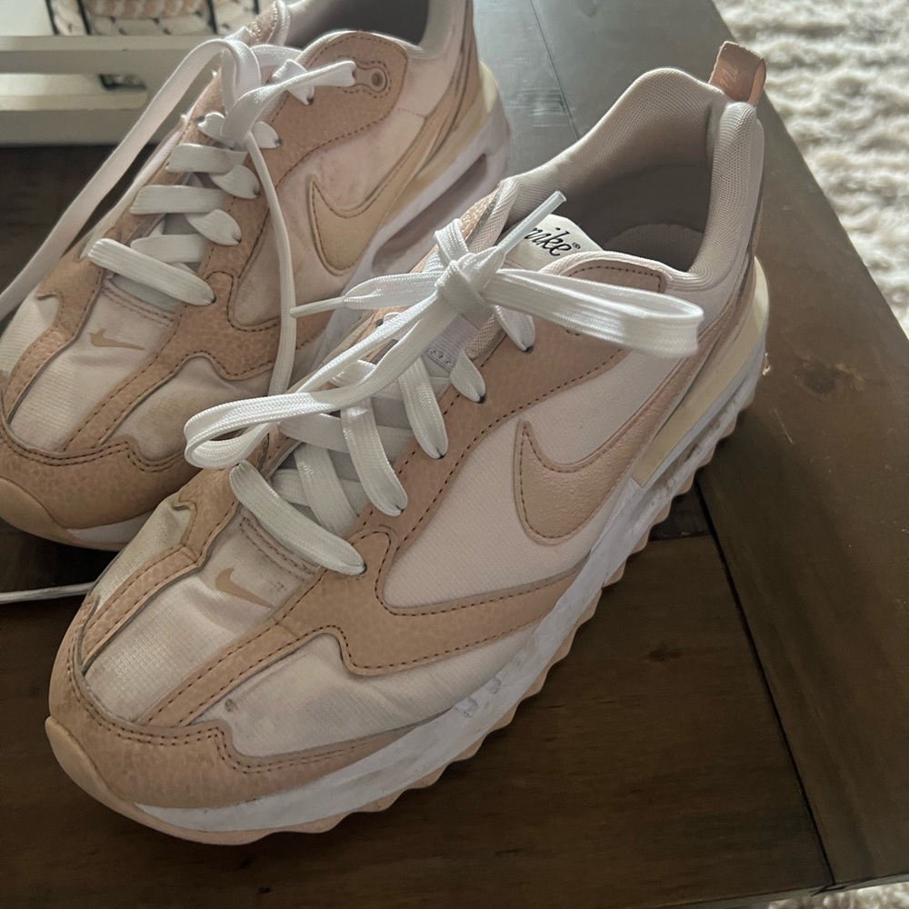 Nike | Neutral Shoes
